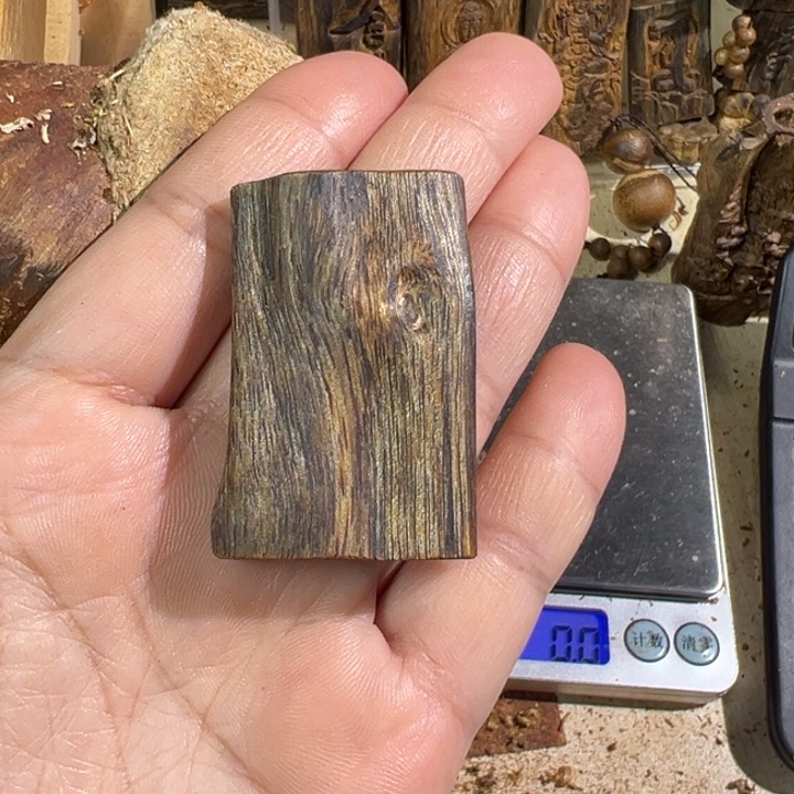 沉香吊坠棋楠沉香乌身吊坠8.5克