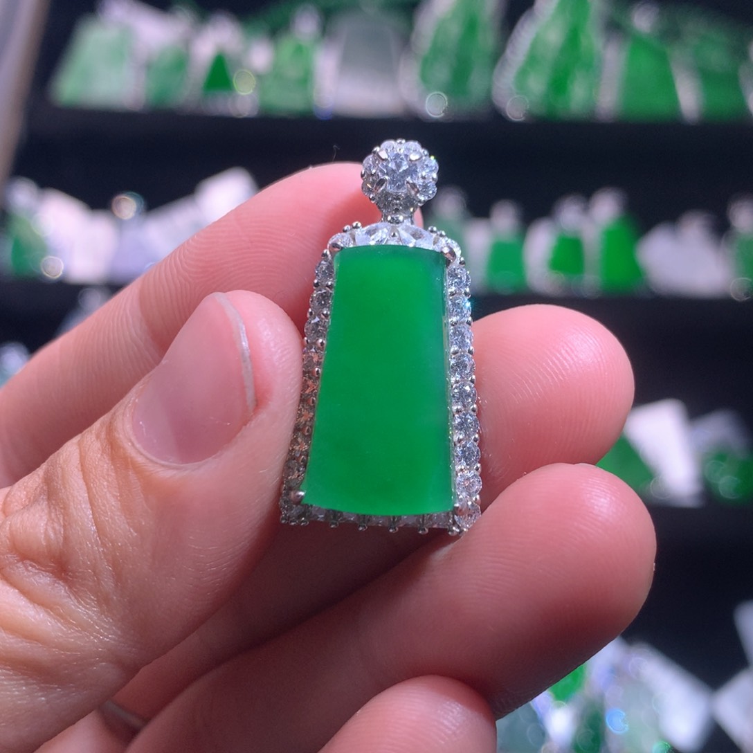 【闪购商品】颈饰银S925镶嵌翡翠9*5天然翡翠