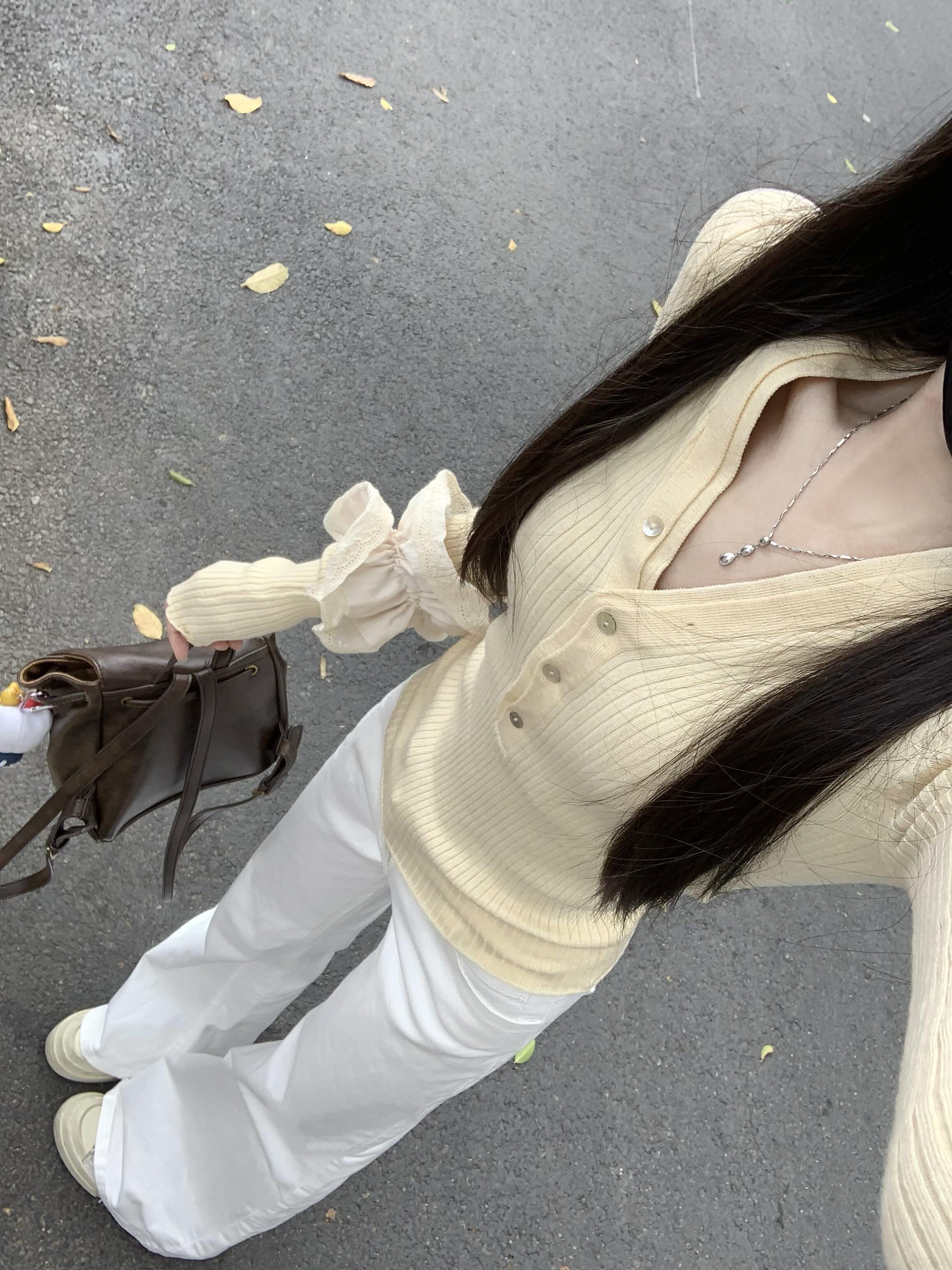 韩系早秋季黄色v领针织衫上衣女装2025新款修身显瘦收腰套头毛衣