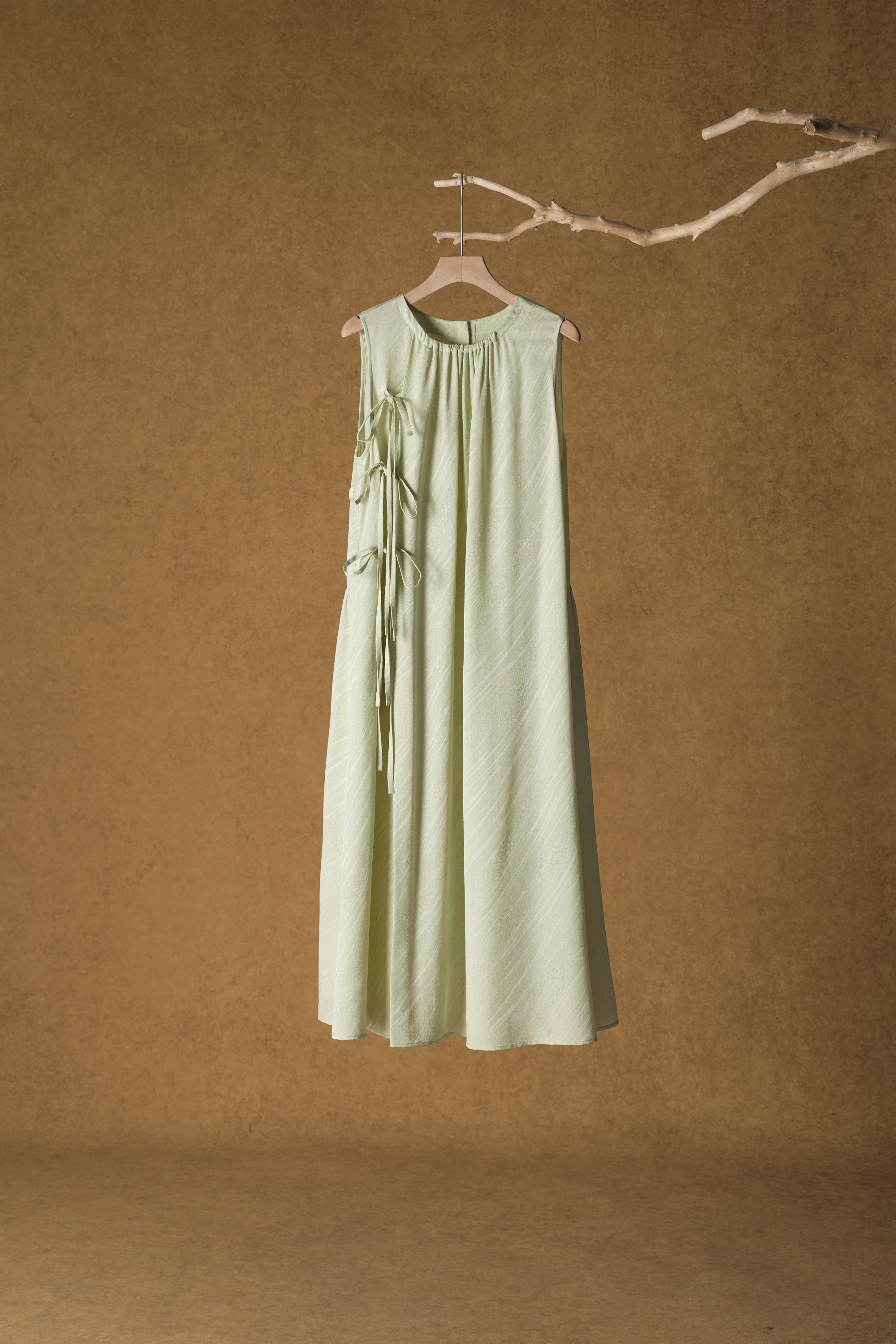 大满家逍遥游织银四经花罗无袖连衣裙 桑蚕丝