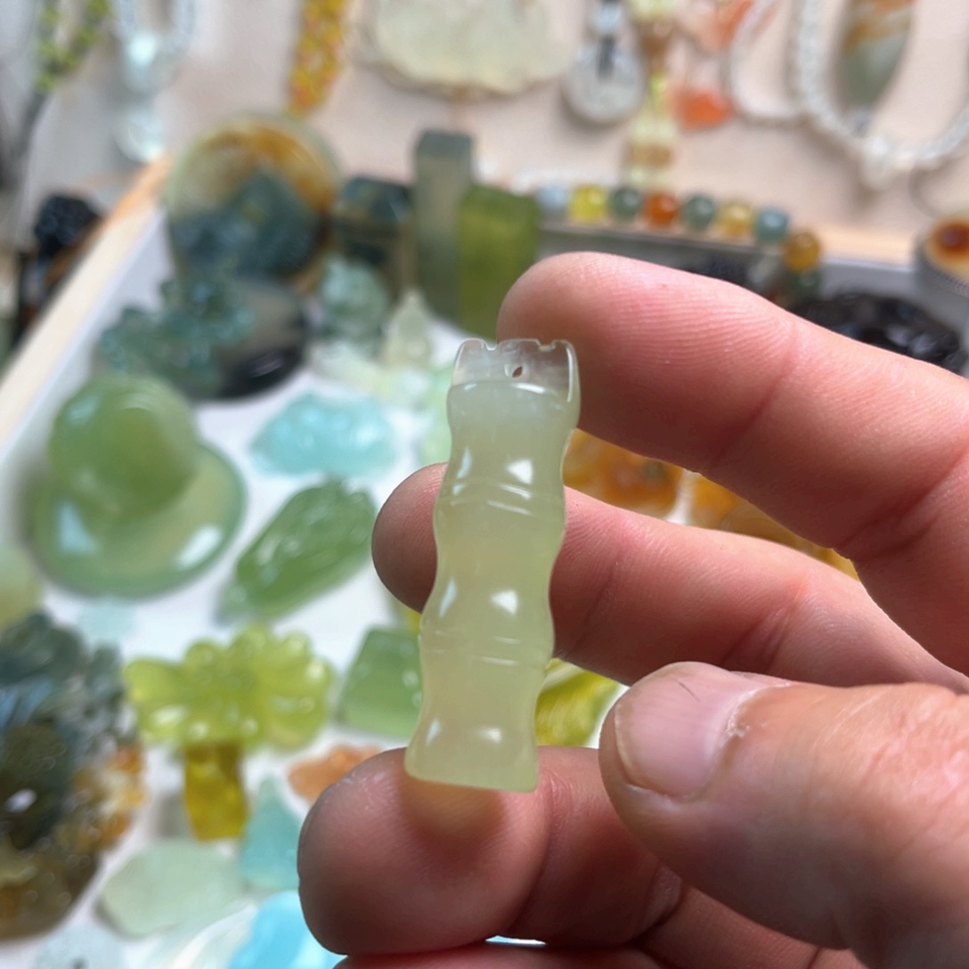 未镶嵌蛇纹石玉颈饰