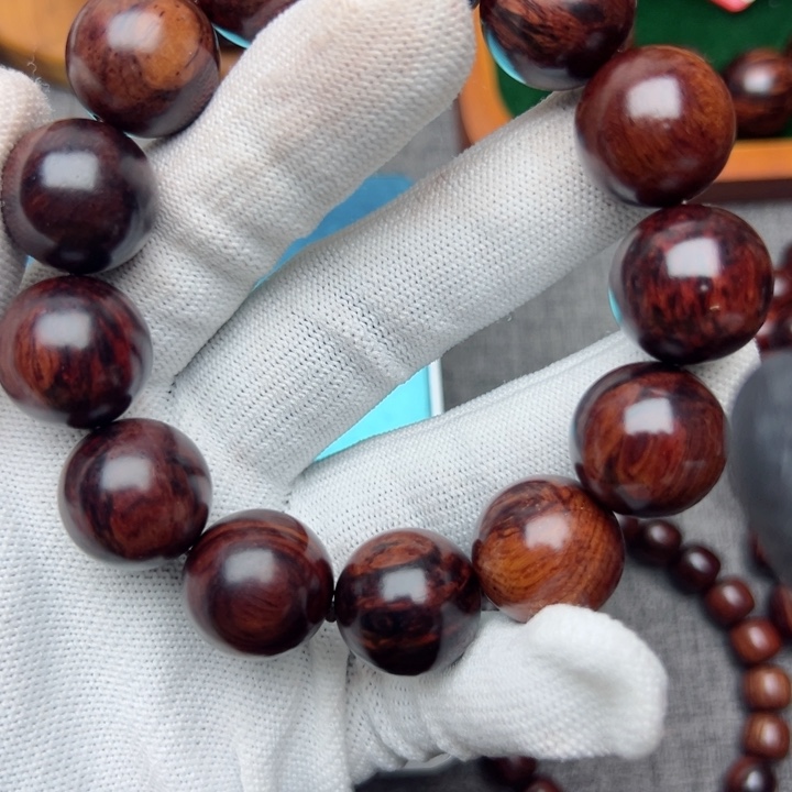 和***贵木海南红降2.0瑕疵手串