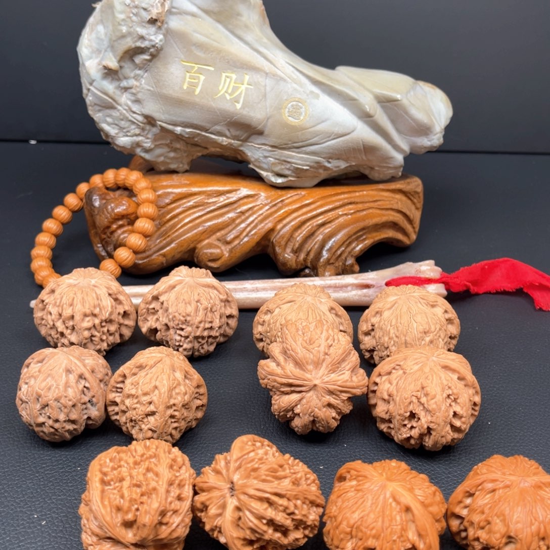 ****王大叶紫檀（黑酸枝木类）