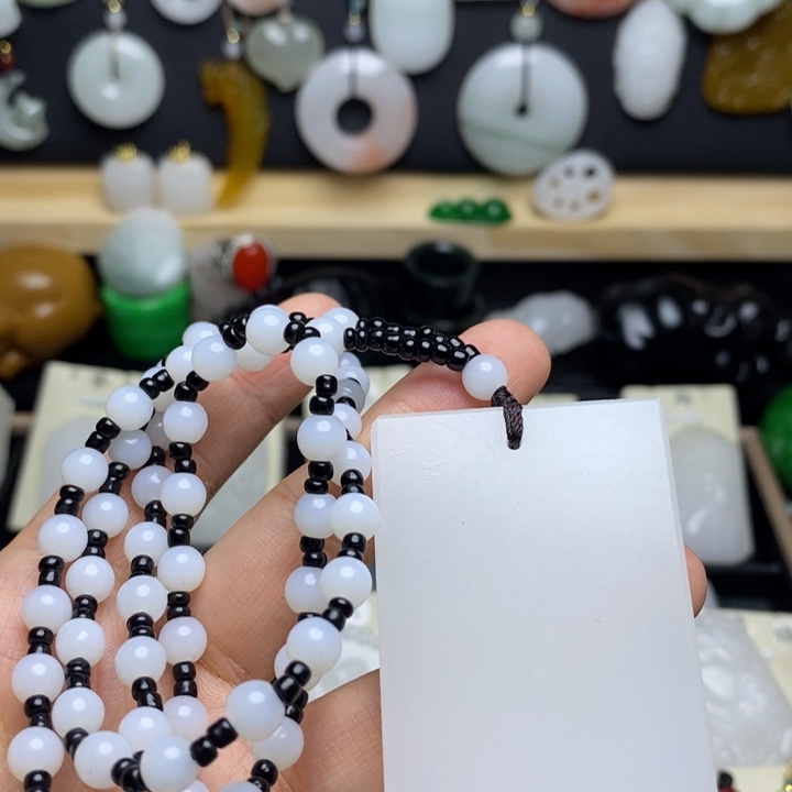 钠长石玉合金颈饰