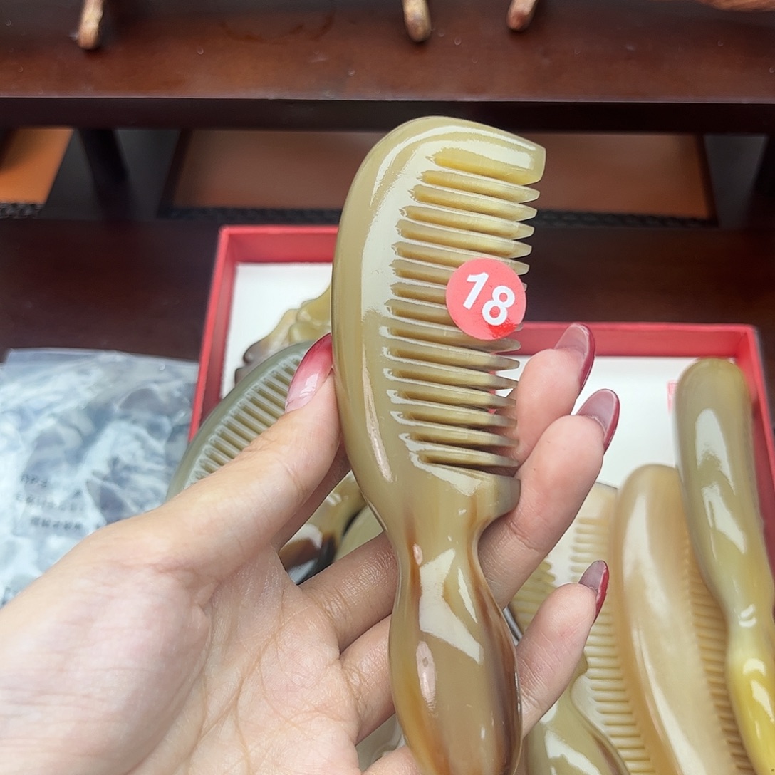蔷***女纯手工制作纯牛角梳子