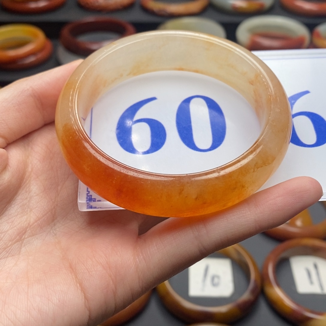 石英质玉（黄龙玉）手镯未镶嵌