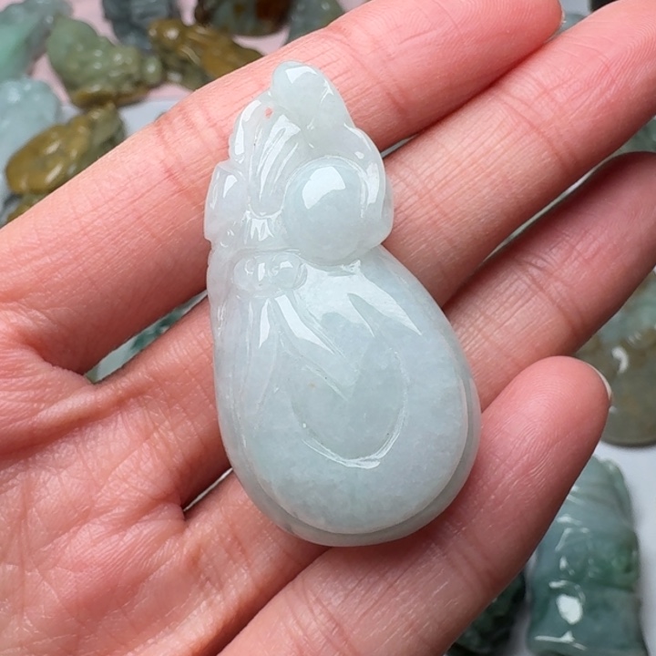 翡翠未镶嵌颈饰钱袋子