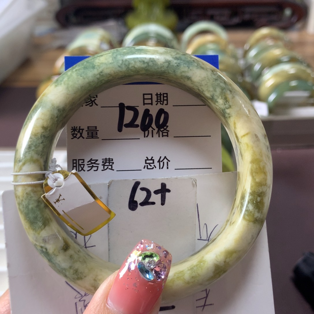 蛇纹石玉未镶嵌手镯1200