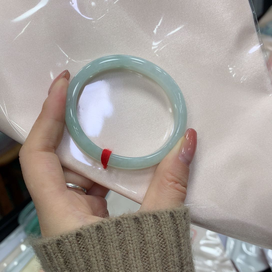 翡翠手镯未镶嵌飞****美买断