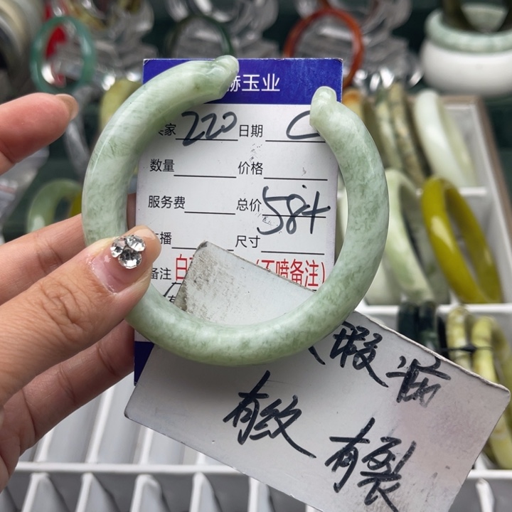 蛇纹石玉未镶嵌手镯