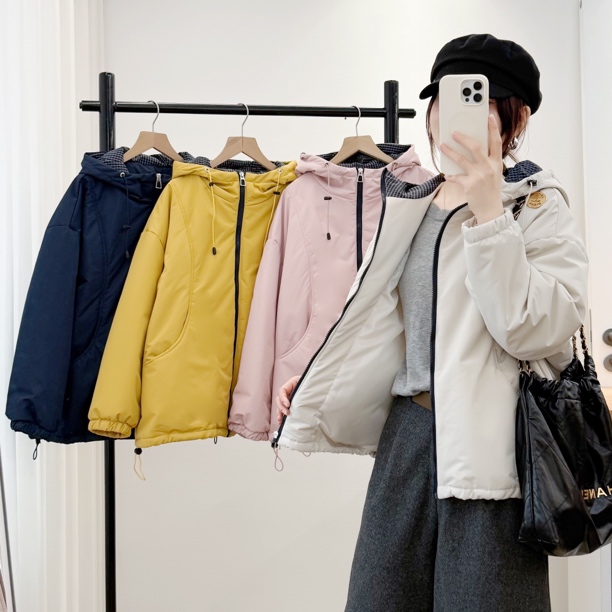 微胖大码秋冬季新款女士连帽撞色拼接显瘦保暖休闲短款棉服外套