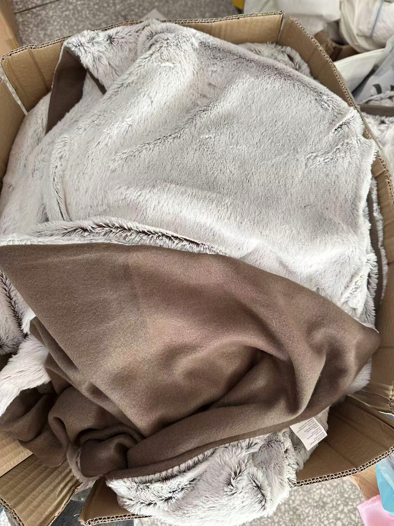 《兵哥外贸》3楼180×220棕色兔兔绒/摇粒绒双层毯 发一条 3.2斤