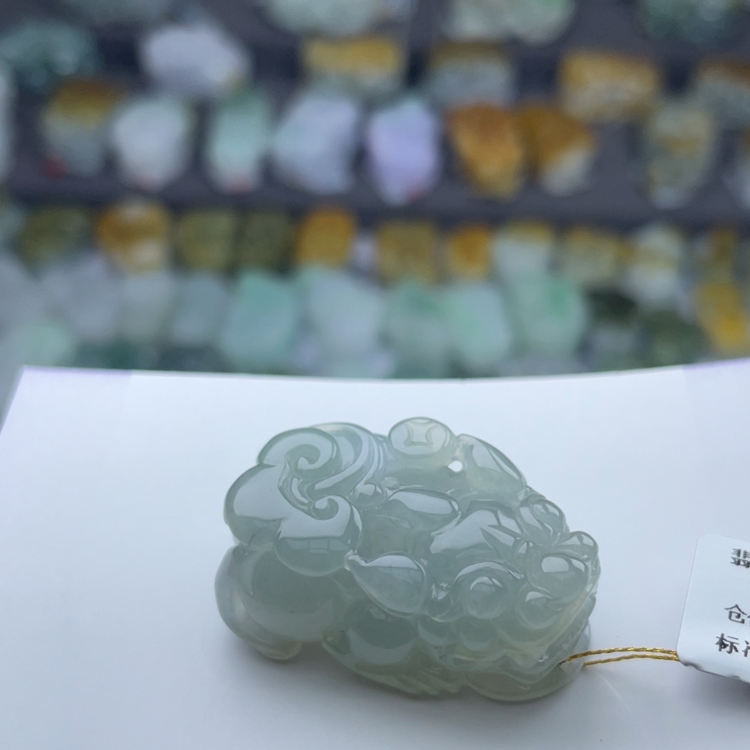 翡翠未镶嵌颈饰貔貅