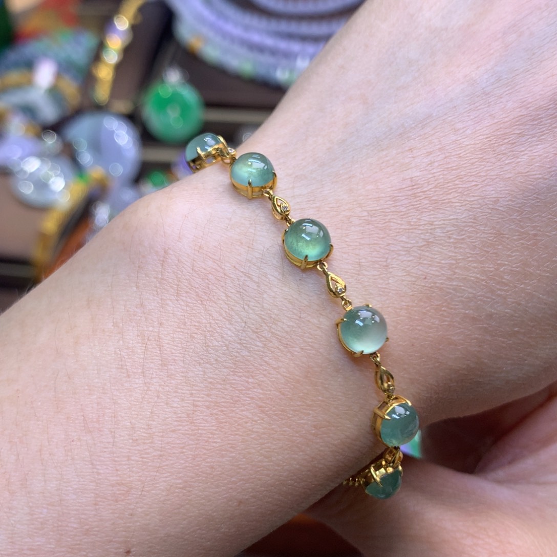 何***晨翡翠18K金镶嵌颈饰