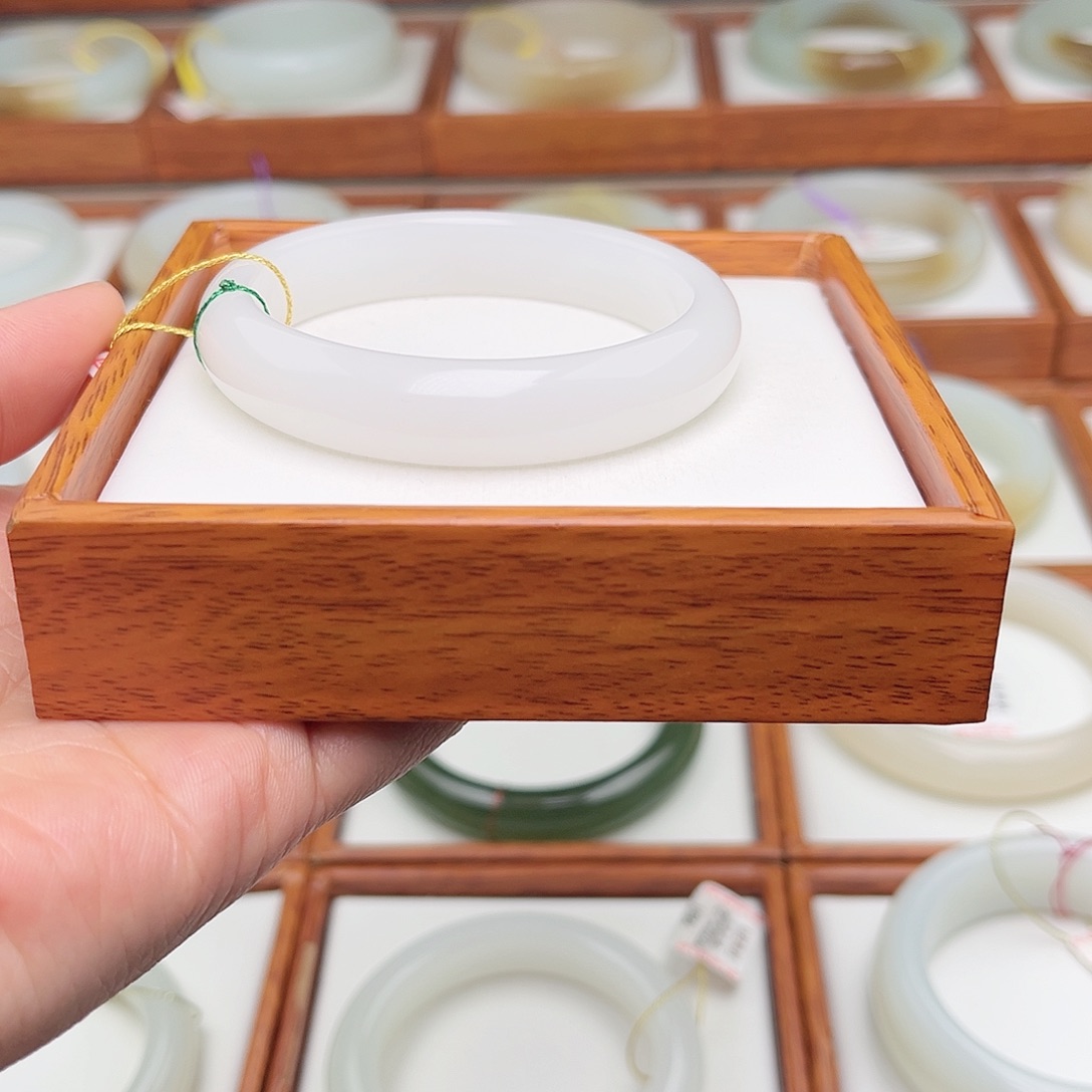 和田玉手镯未镶嵌53