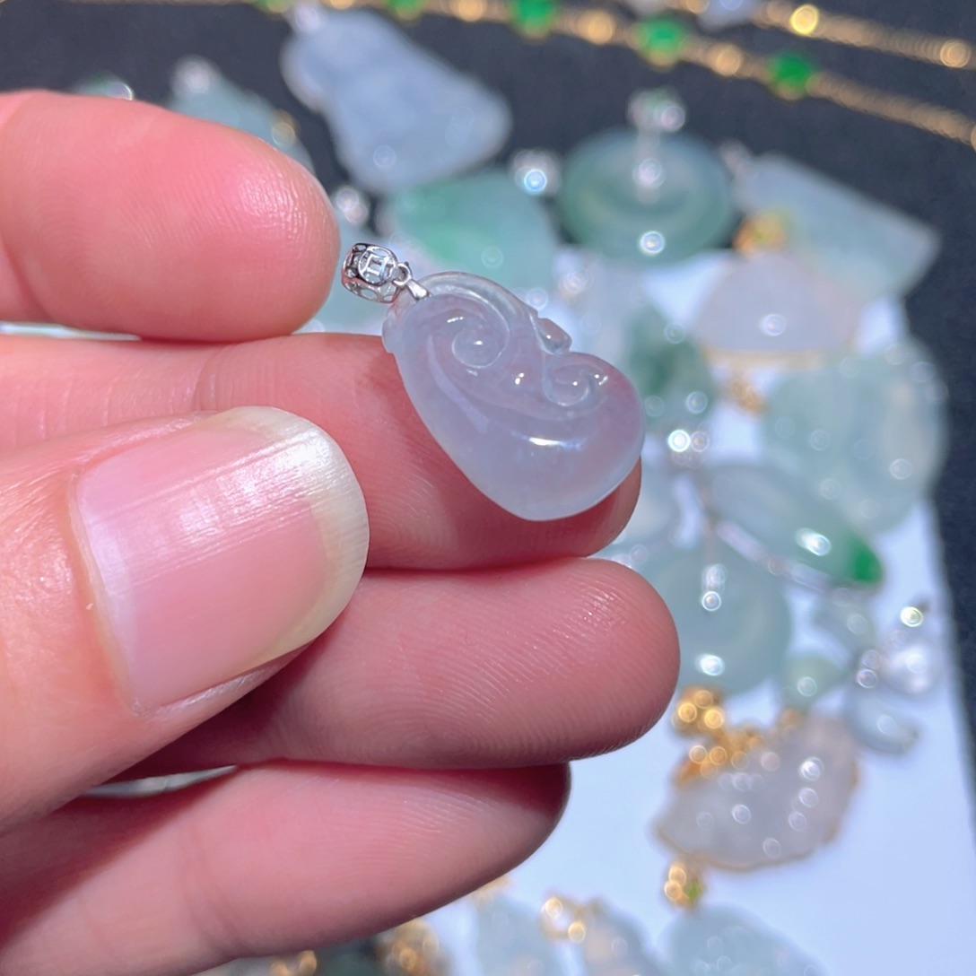 翡翠颈饰18K金镶嵌翡翠