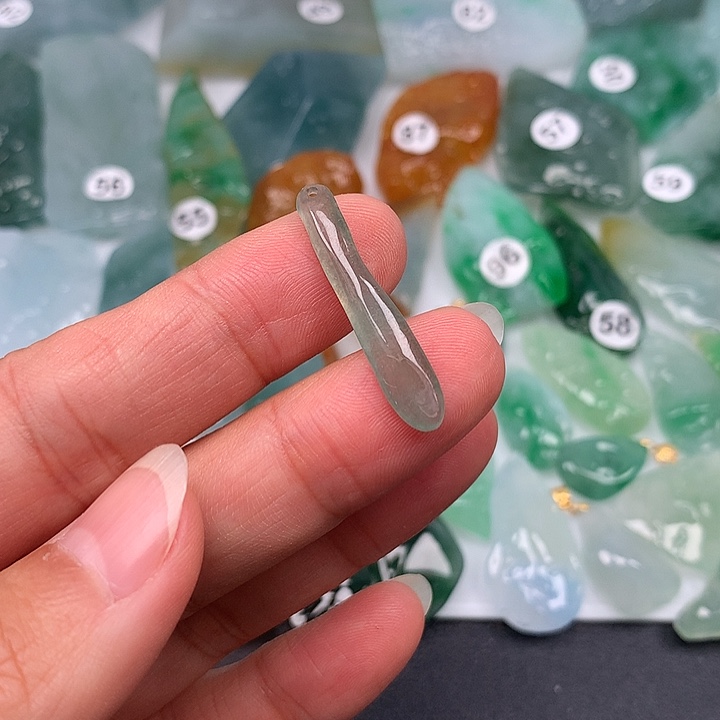 翡翠未镶嵌颈饰随型
