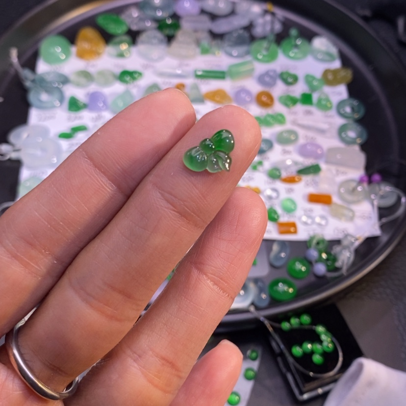 【闪购商品】翡翠挂件未镶嵌蝴蝶结