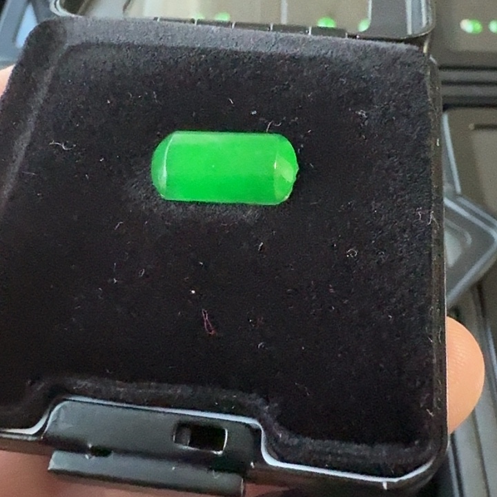 翡翠裸石天然翡翠A货满色马鞍裸石