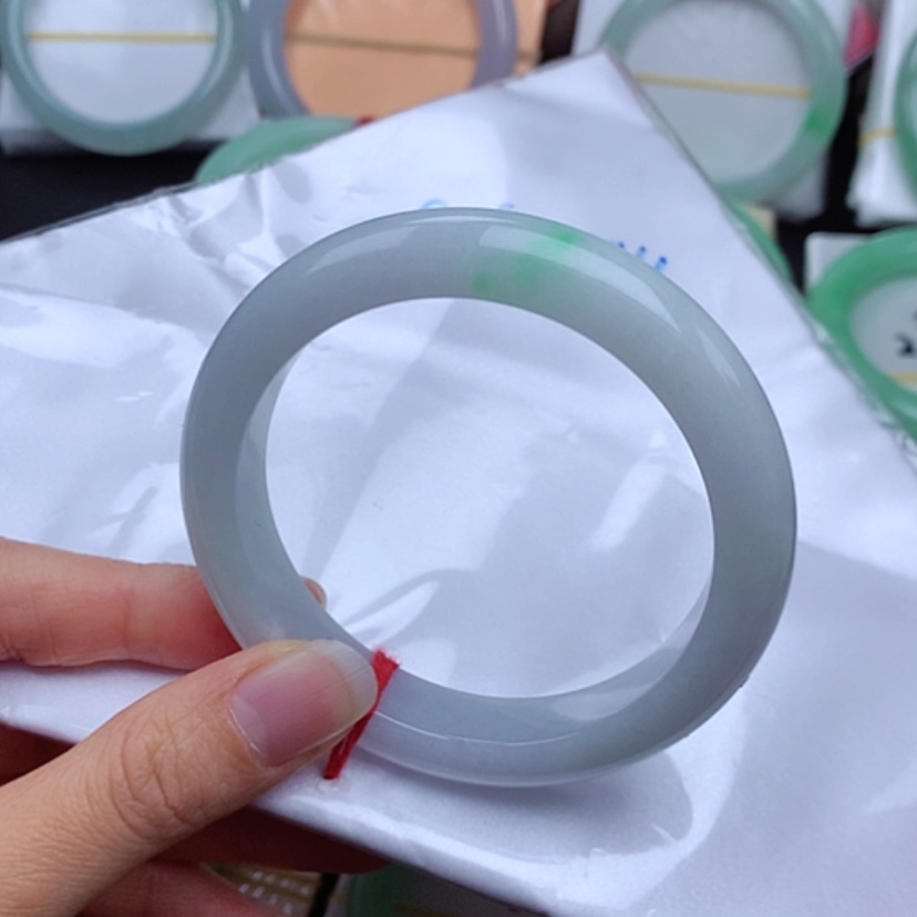 【闪购商品】翡翠手镯未镶嵌          正圈57.8 白底青
