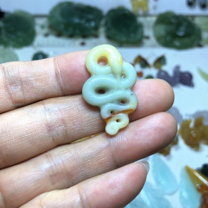 【闪购商品】蛇纹石玉手牌未镶嵌