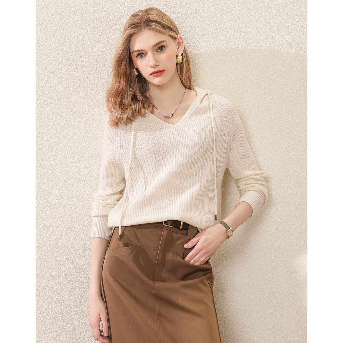 【含山羊绒】优雅休闲肌理感提花保暖连帽卫衣款女式针织衫