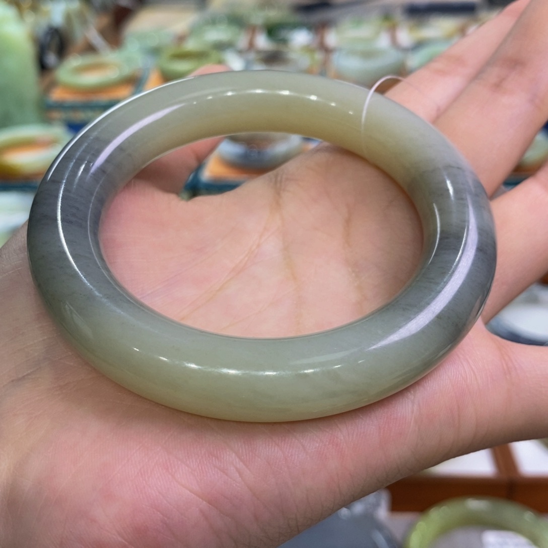 和田玉手镯未镶嵌且末青花大胖圆57/58