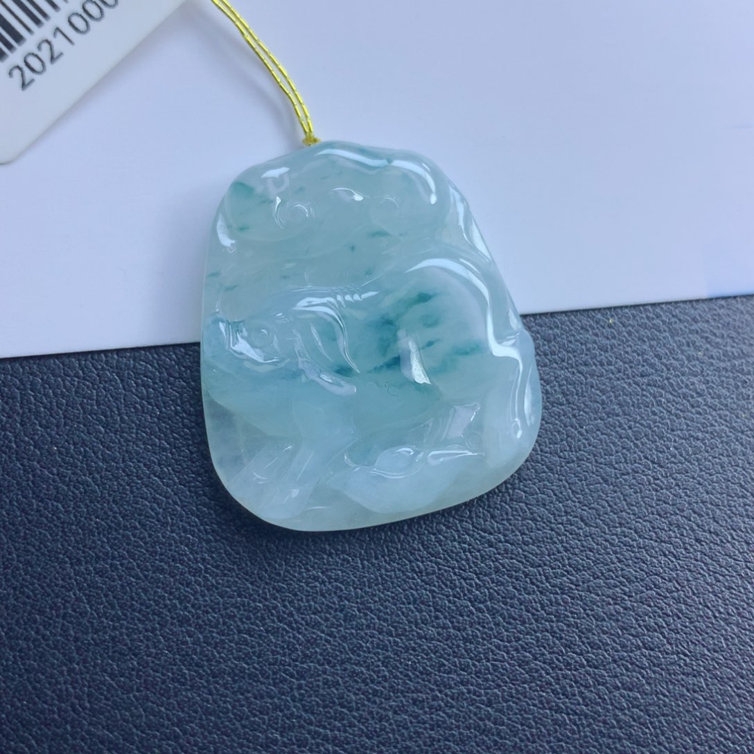 翡翠颈饰未镶嵌猪牌