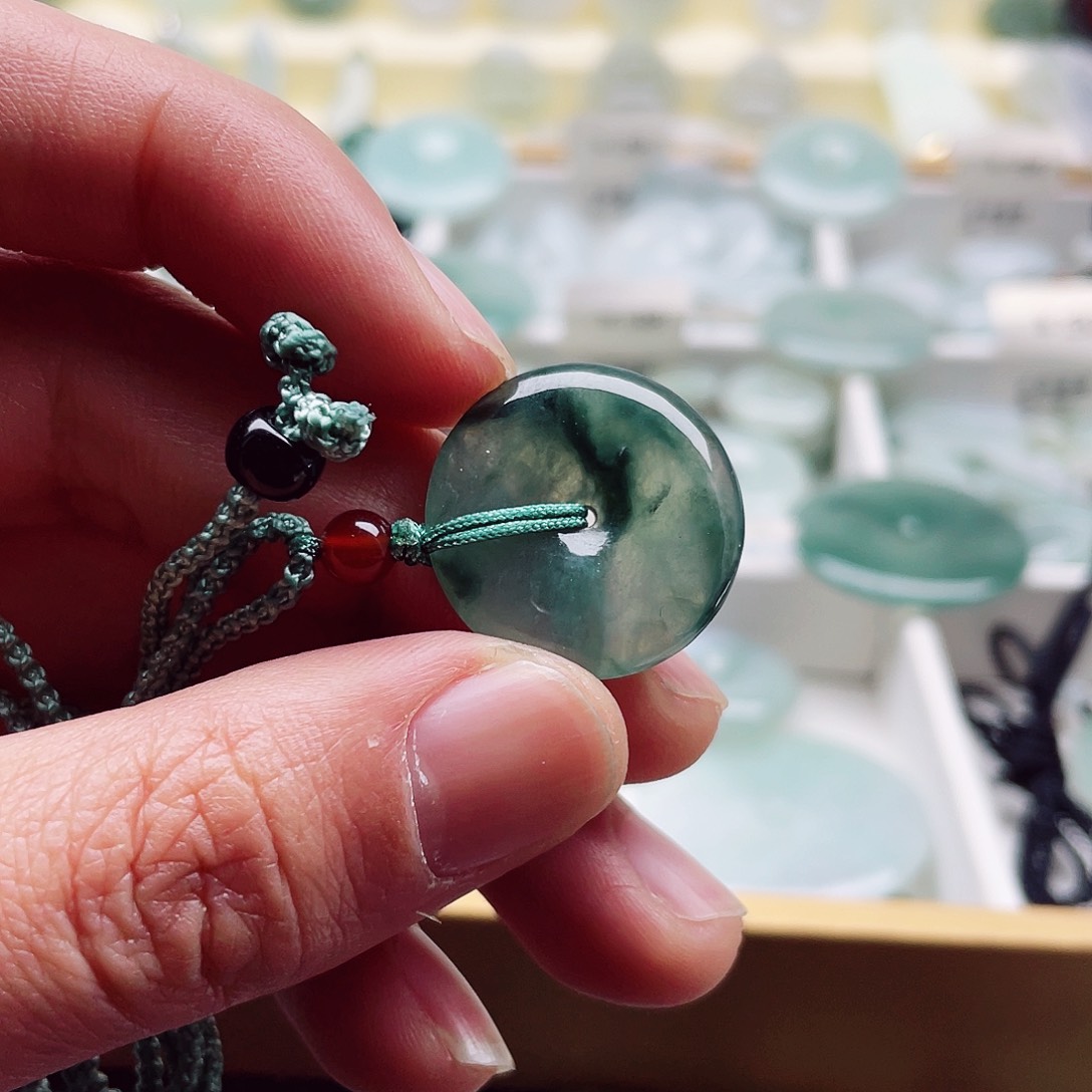 翡翠颈饰未镶嵌天然翡翠