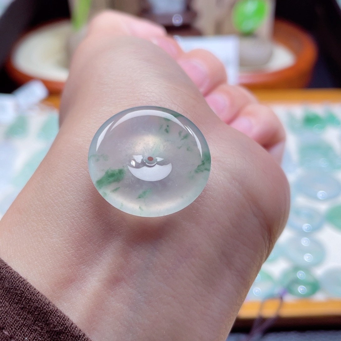 翡翠颈饰未镶嵌扣子