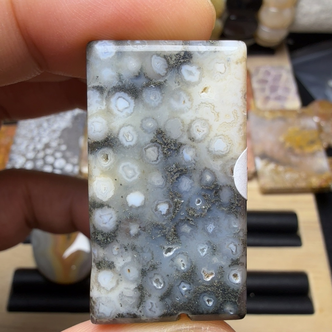 石英质玉未镶嵌纯天然色有机玉石保真色