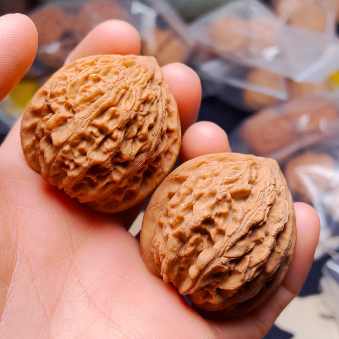 吊坠文玩核桃金牛一对