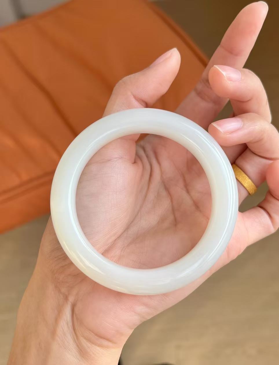 新疆和田玉95于田白玉手镯