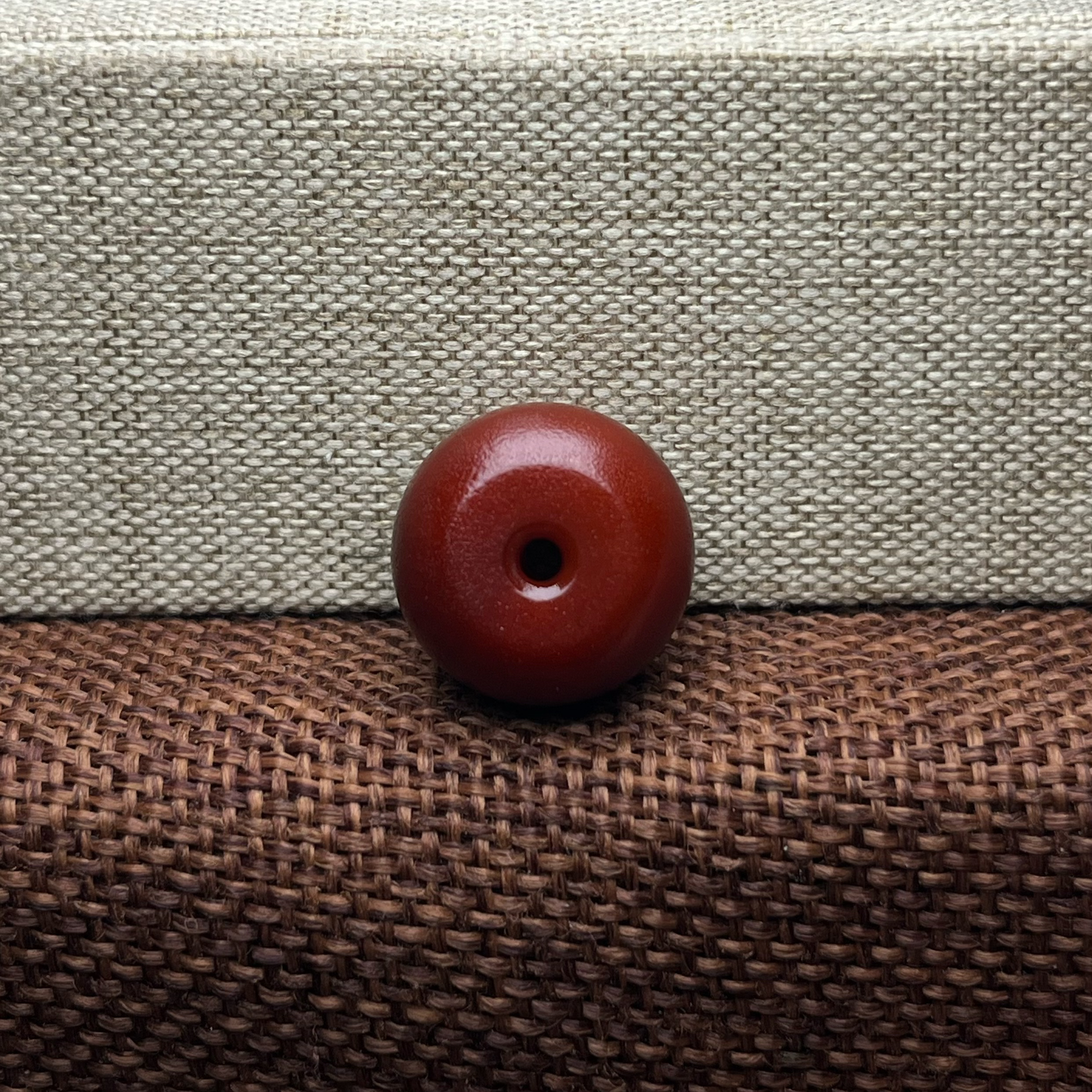 编号12.18红皮老蜜蜡扣子鼓珠蜜蜡手串配饰3.07克尺寸17.8×14毫米