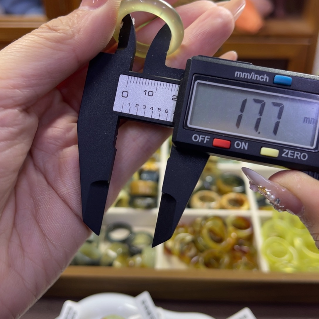 蛇纹石玉未镶嵌手镯120