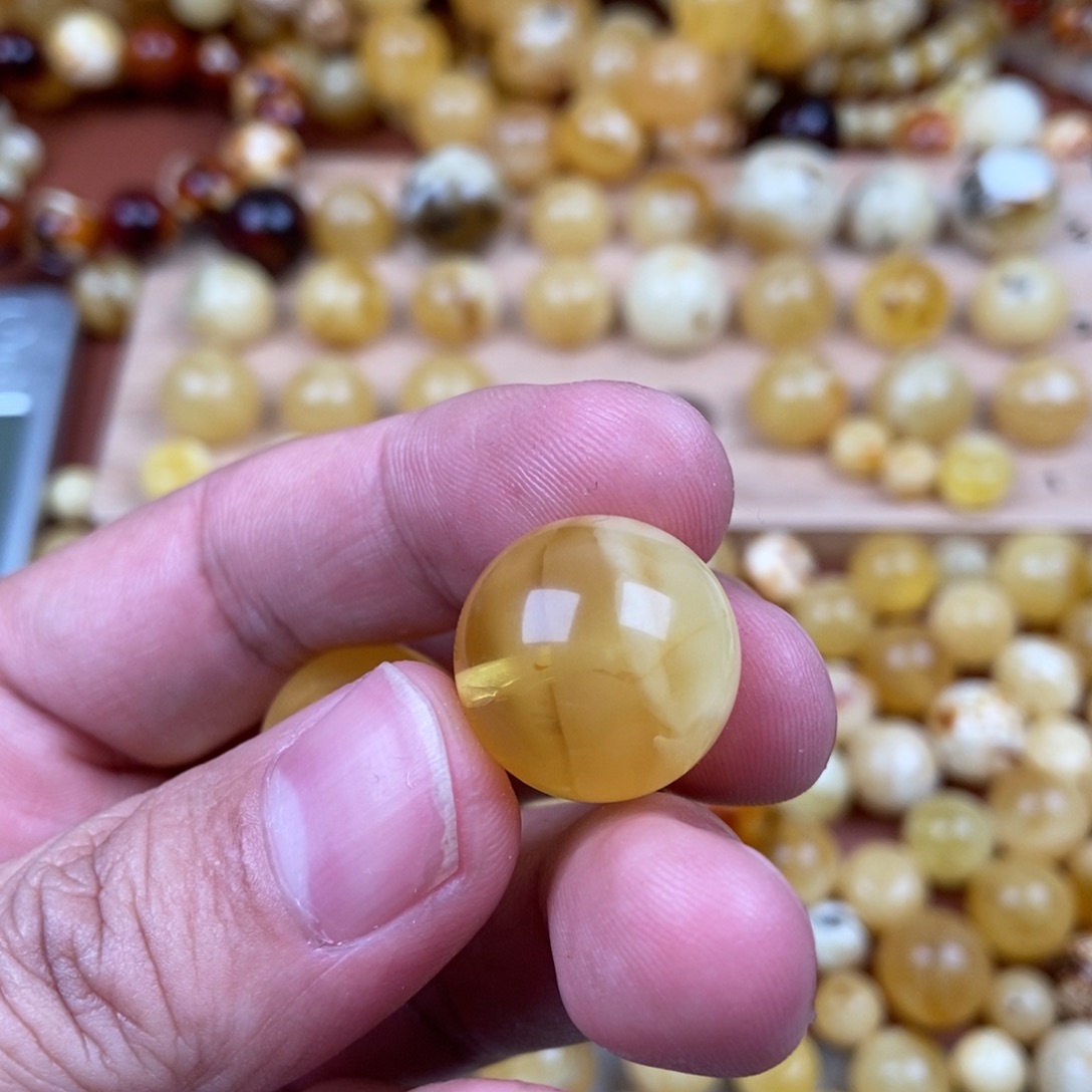 蜜蜡裸石未镶嵌?蜜蜡