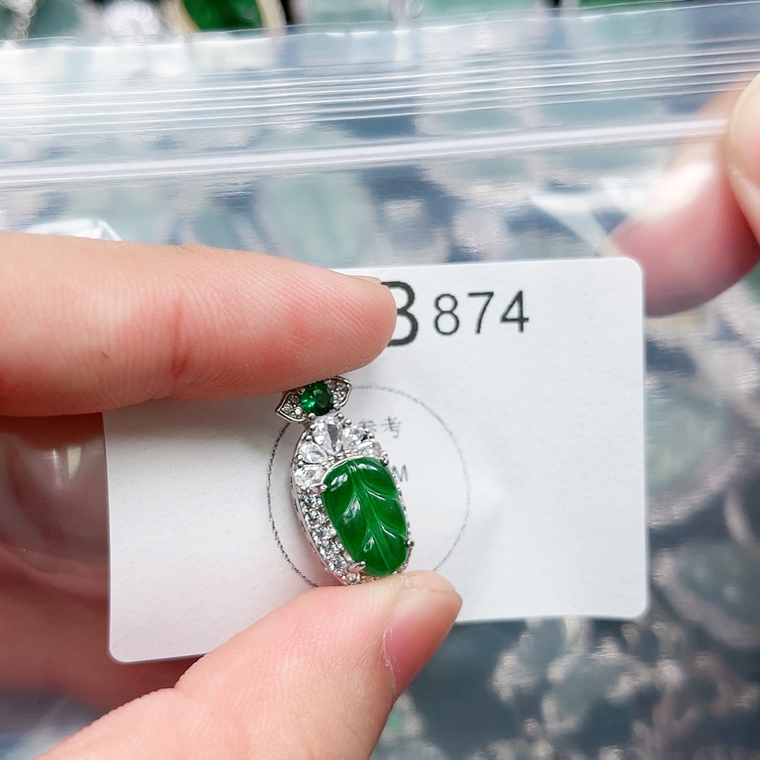 翡翠颈饰未镶嵌翡翠874