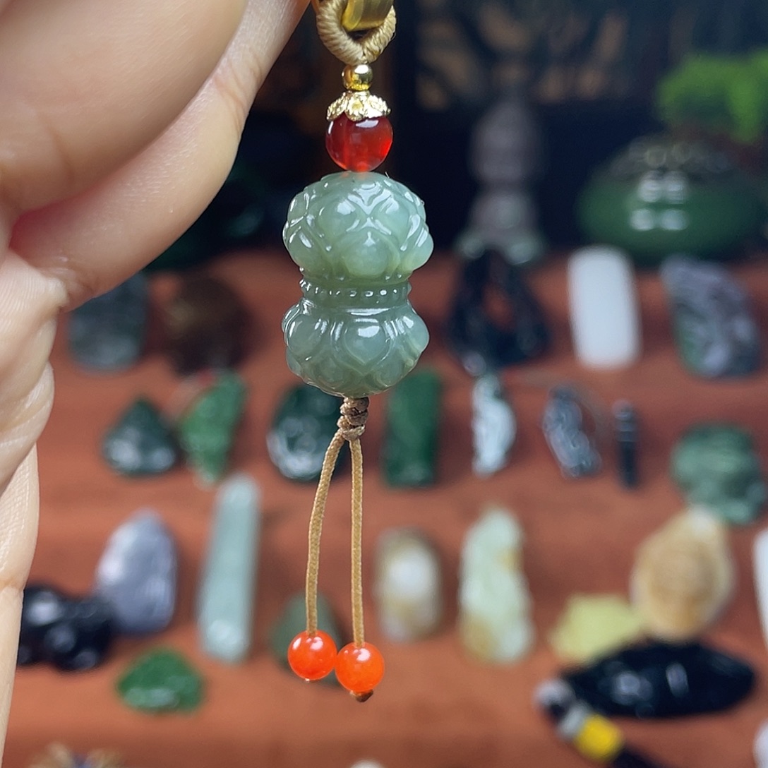 和田玉未镶嵌颈饰切莫蓝并蒂莲花