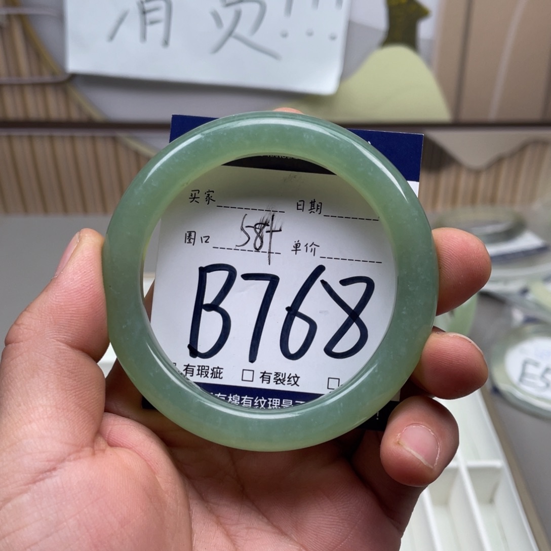 岫玉手镯手镯未镶嵌