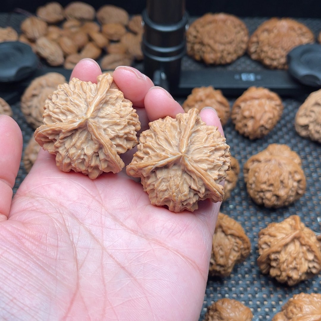 文玩核桃吊坠Z***.盘山三棱42尺