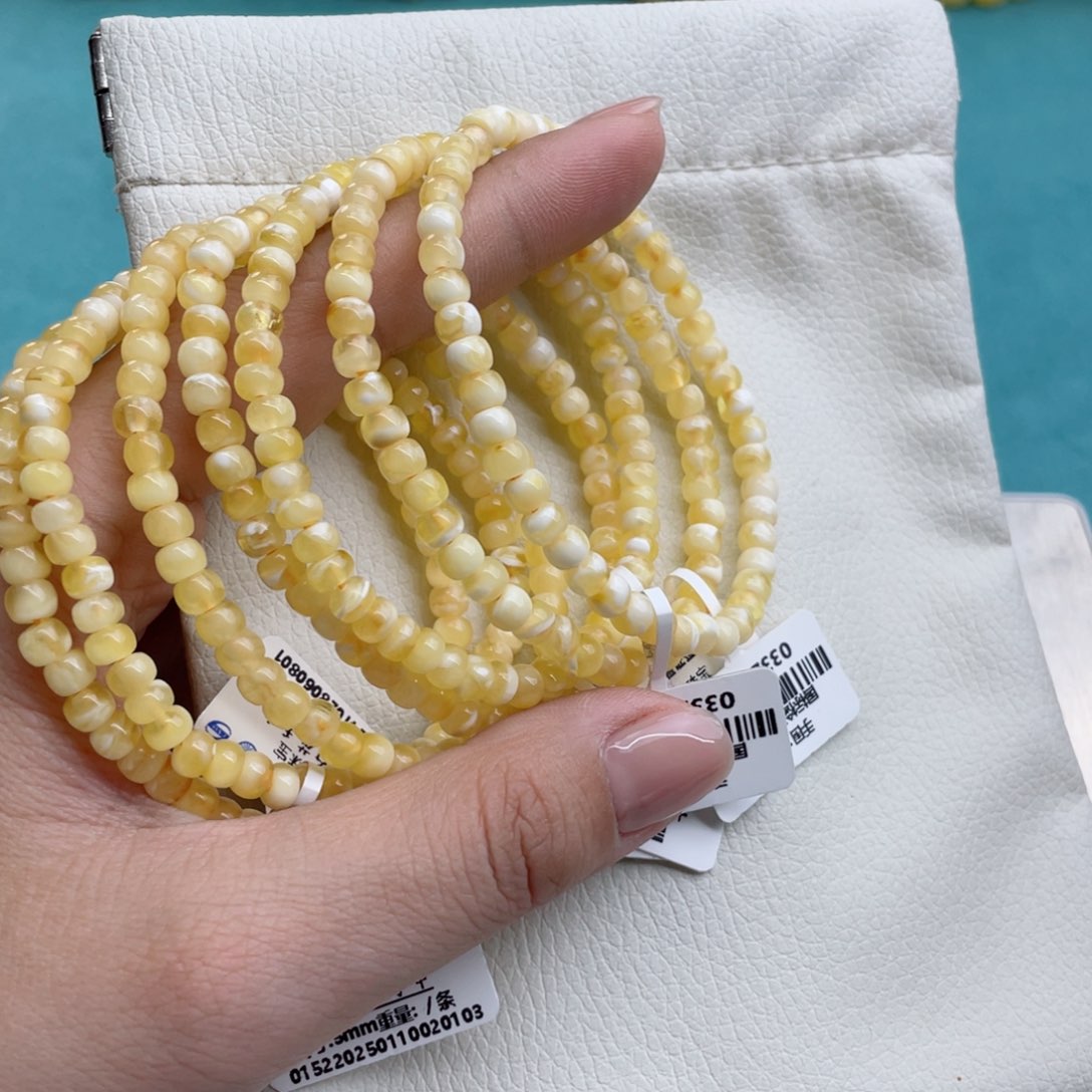 蜜蜡裸石未镶嵌多样性发其中一个