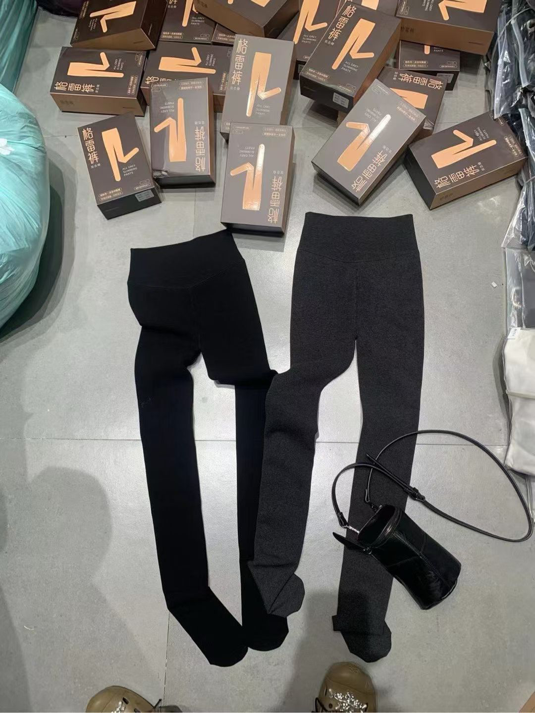 秋冬加绒加厚连裤袜女外穿高腰显瘦保暖深灰色踩脚竖条纹打底裤袜