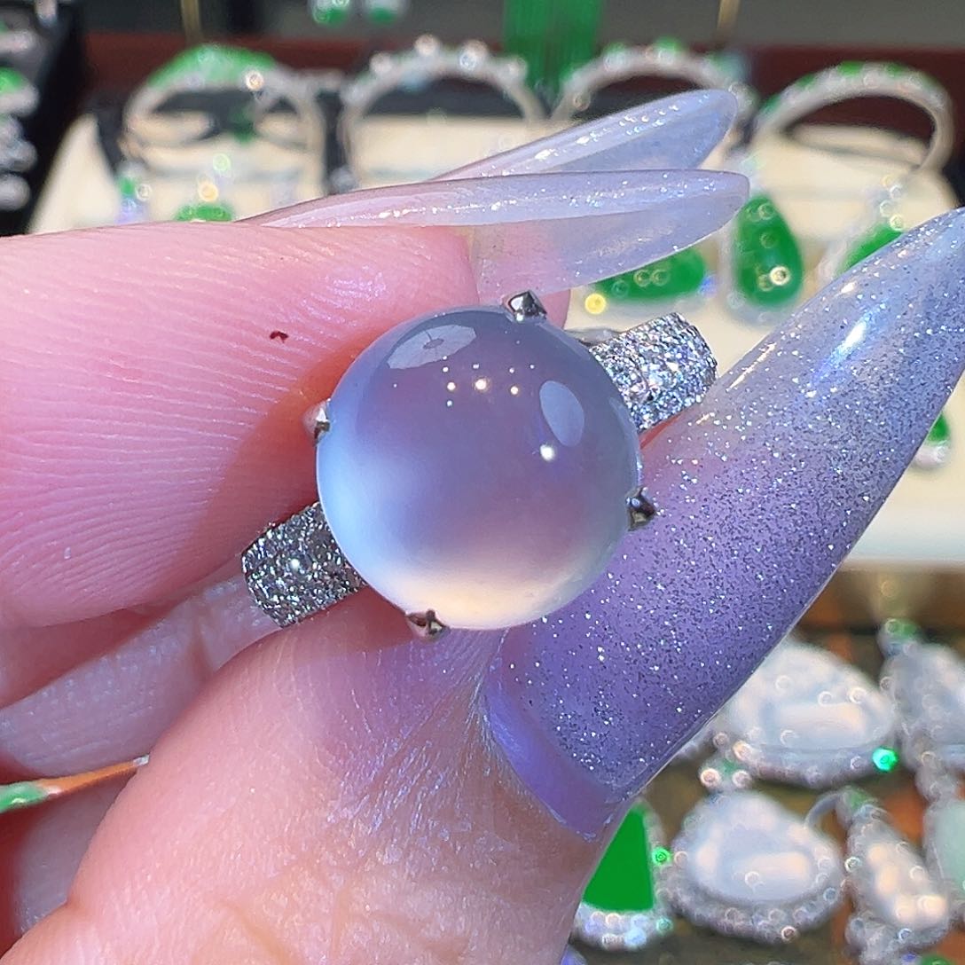 翡翠戒指18K金镶嵌两*朵翡翠