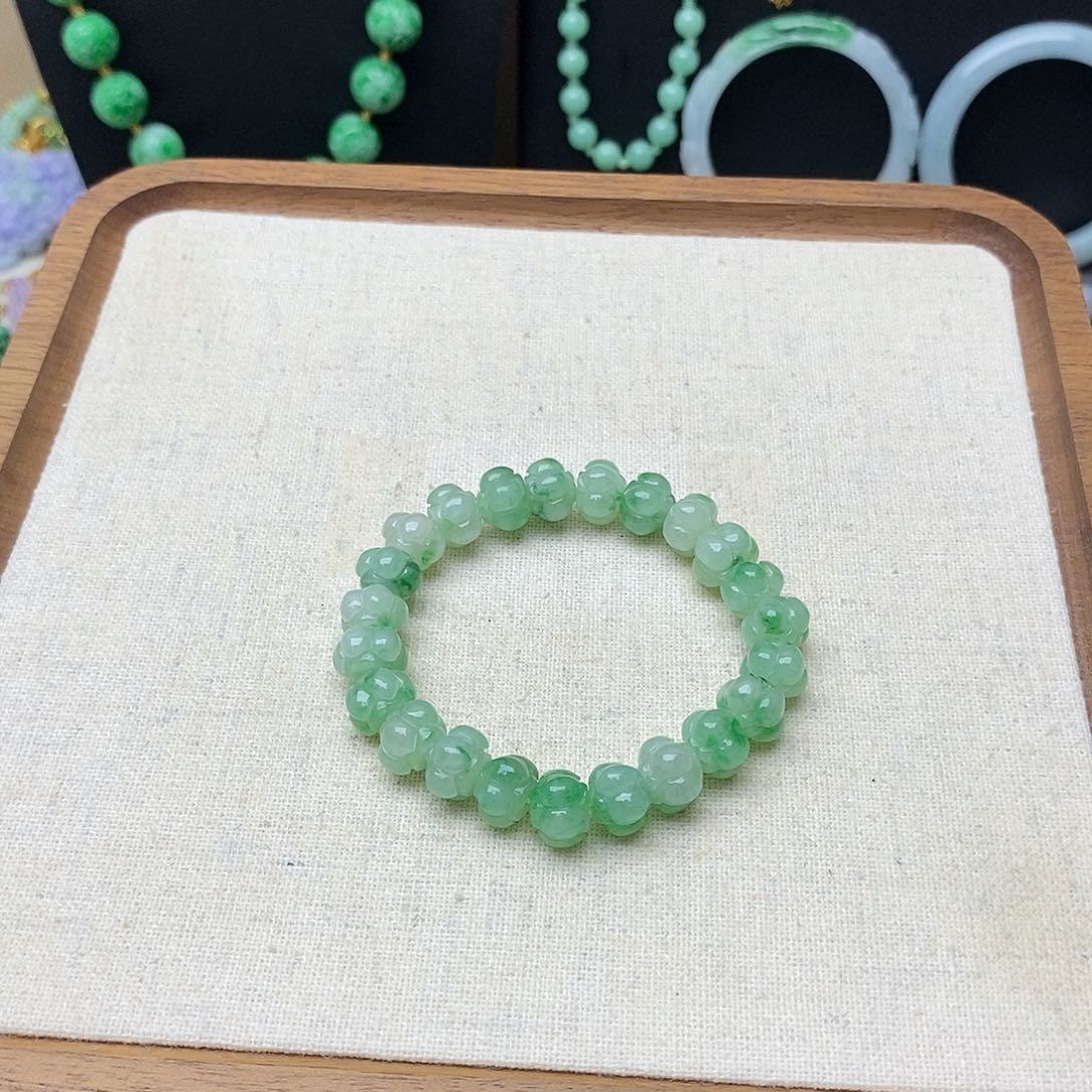 翡翠未镶嵌颈饰莲花珠