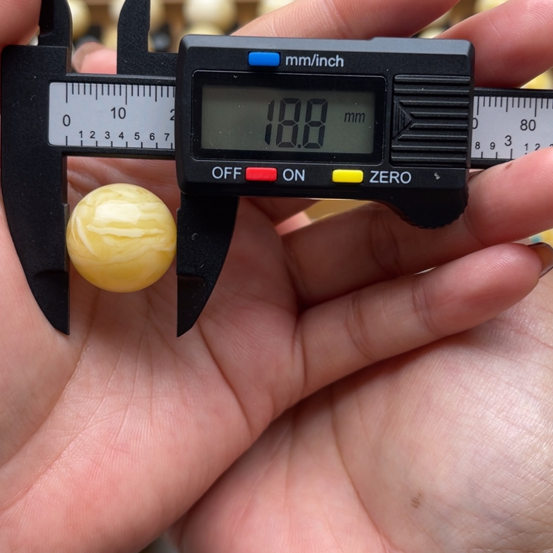 心***念琥珀未镶嵌裸石蜜蜡圆珠笑