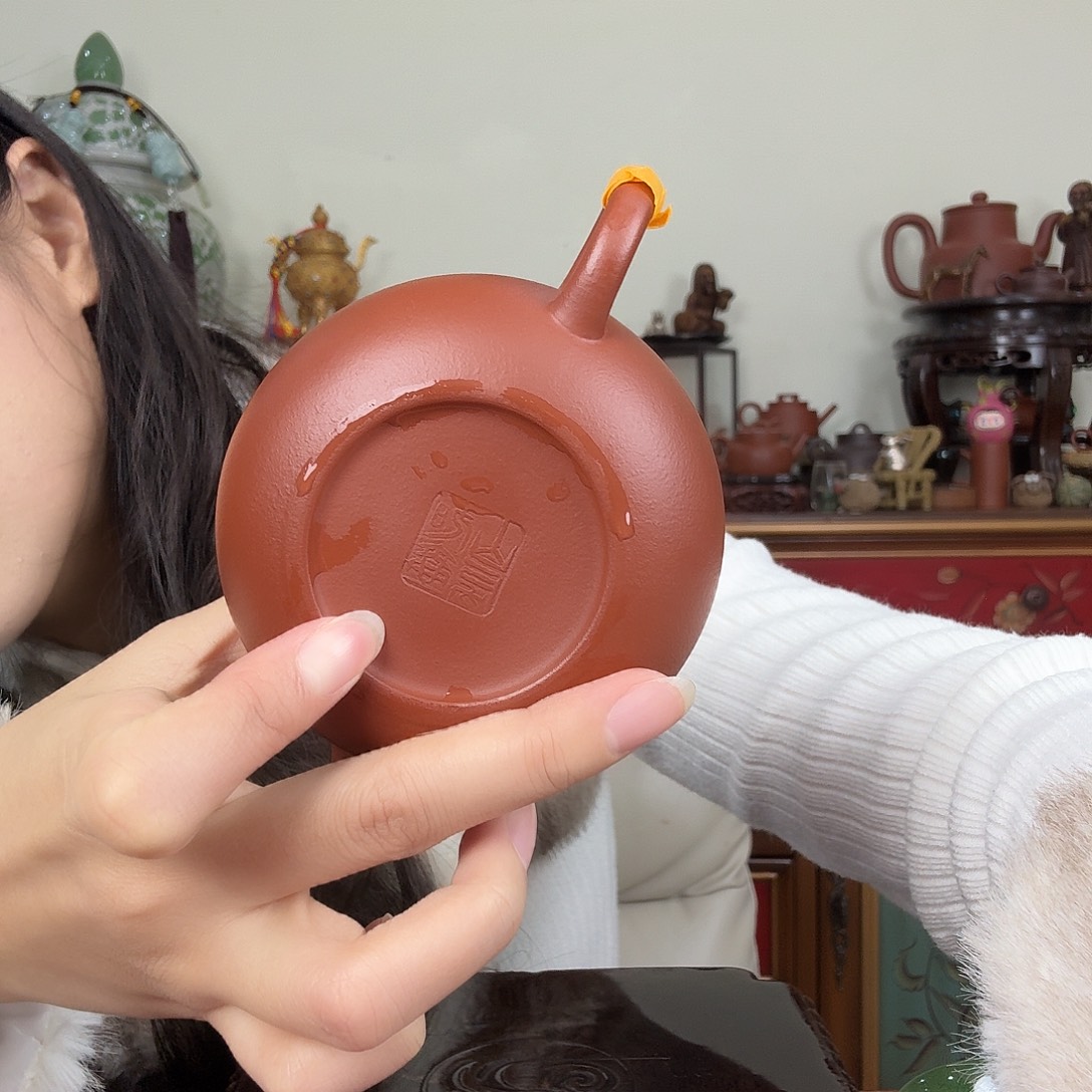 L***茶壶紫砂瑕疵底部变形