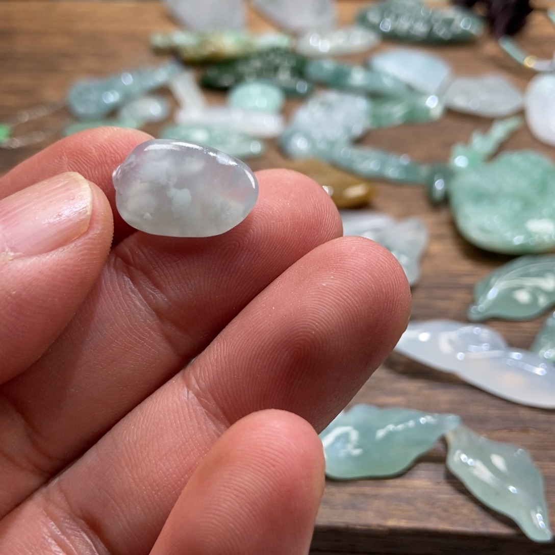 翡翠未镶嵌颈饰瓜