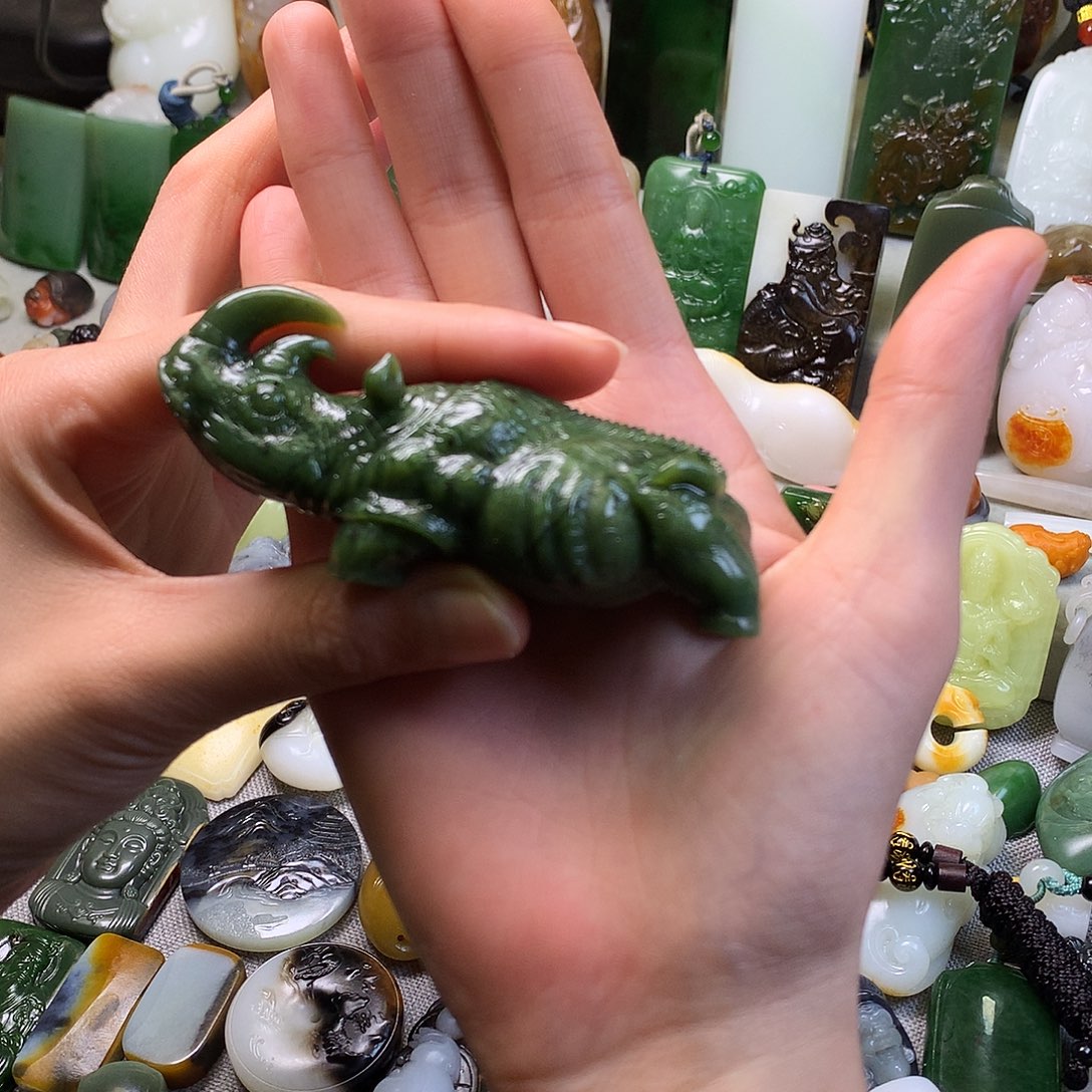 未镶嵌和田玉摆件