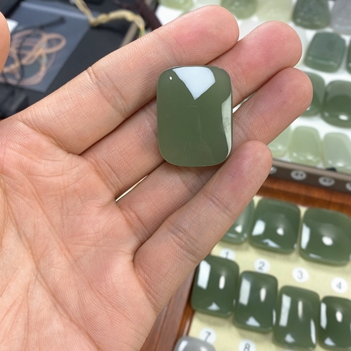 和田玉颈饰未镶嵌豆*