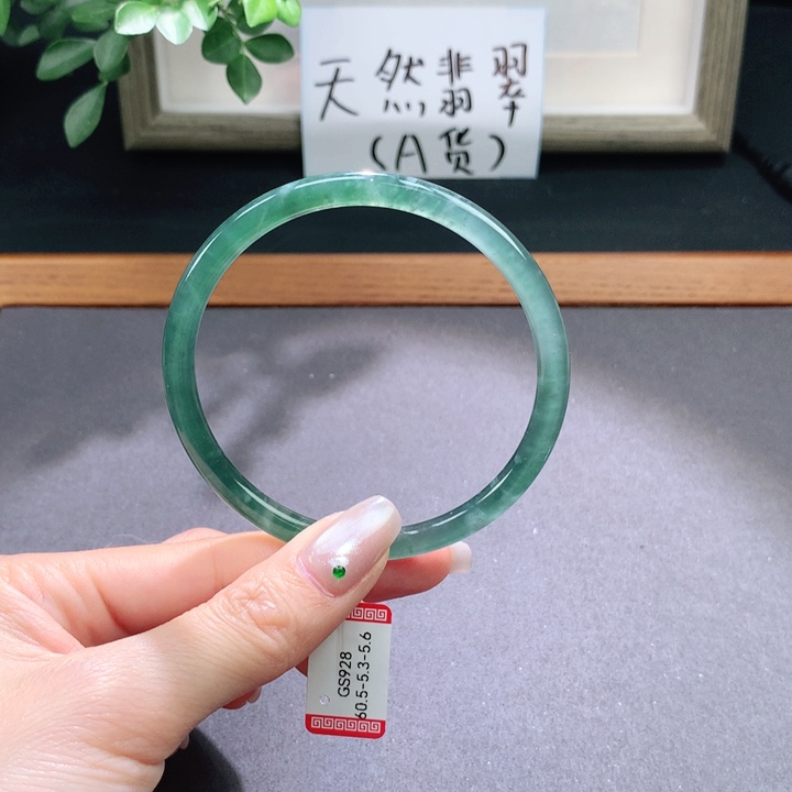 翡翠手镯未镶嵌天然翡翠手镯